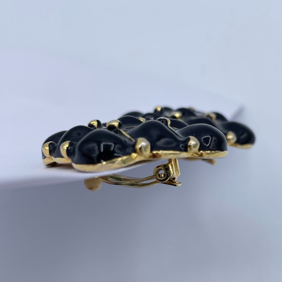 St. John Earrings Gold - Picture 5 of 13